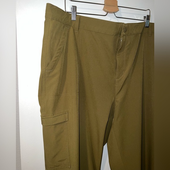 Mid-Rise StretchTech Straight Cargo Pants - Picture 2 of 8